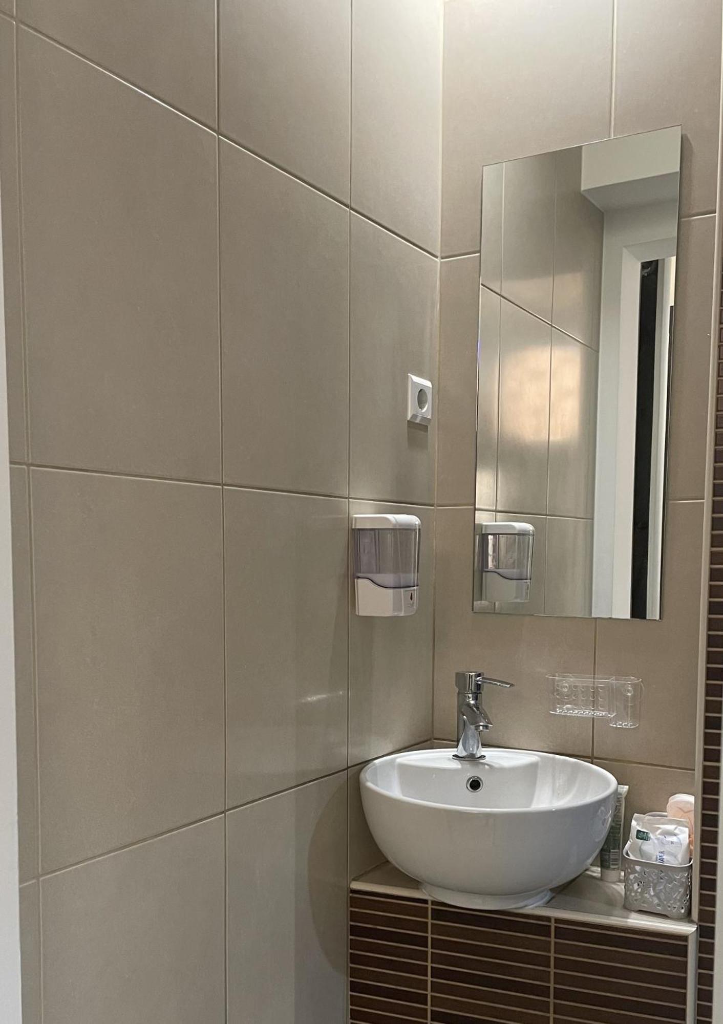 Tim Apartment Sarajevo With Private Parking Екстер'єр фото